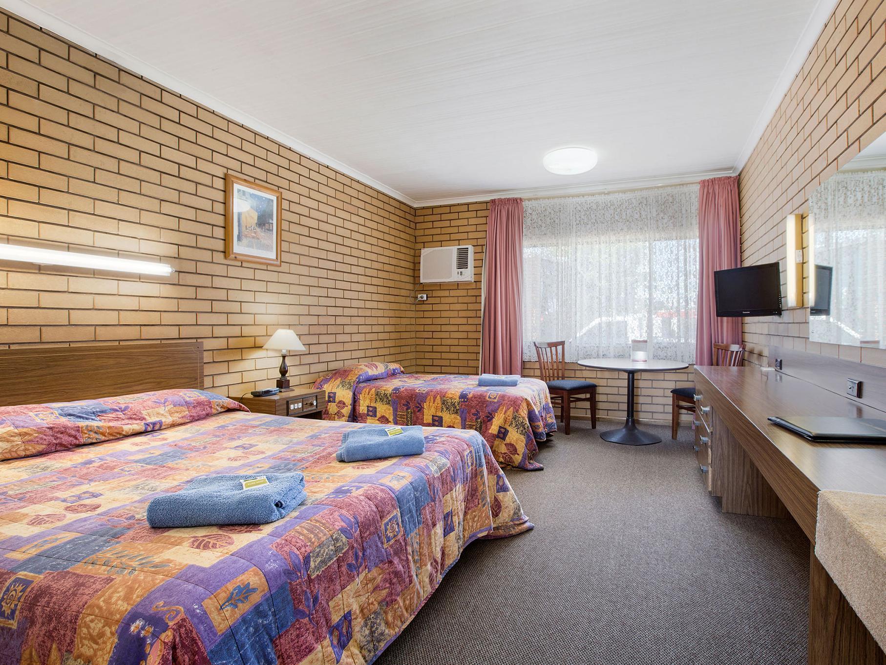 Boomerang Hotel Lavington Екстер'єр фото