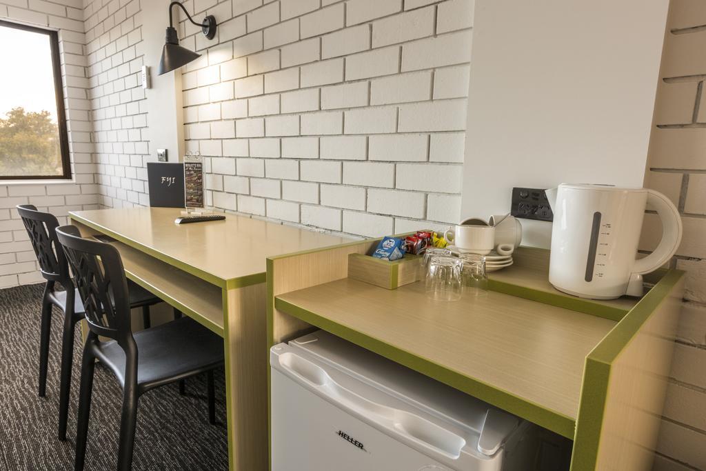 Boomerang Hotel Lavington Екстер'єр фото
