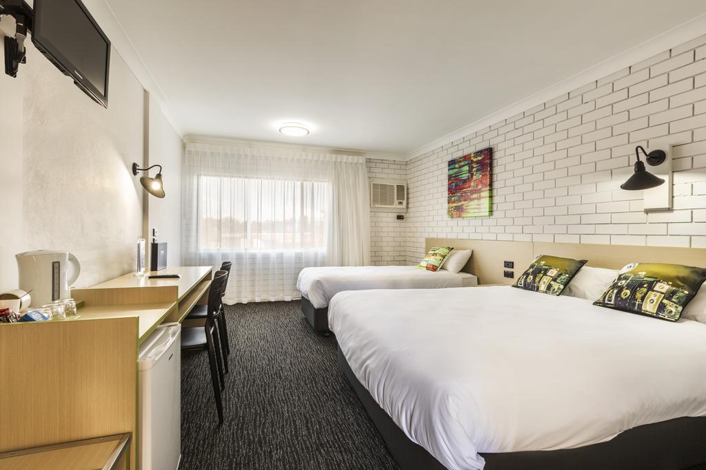 Boomerang Hotel Lavington Екстер'єр фото