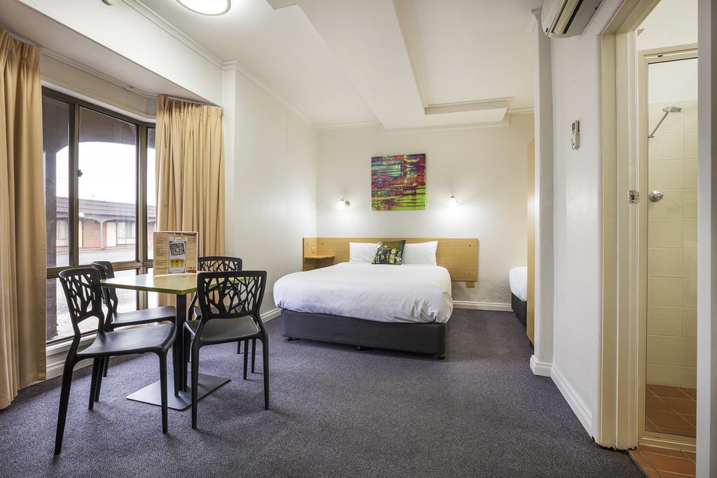 Boomerang Hotel Lavington Екстер'єр фото