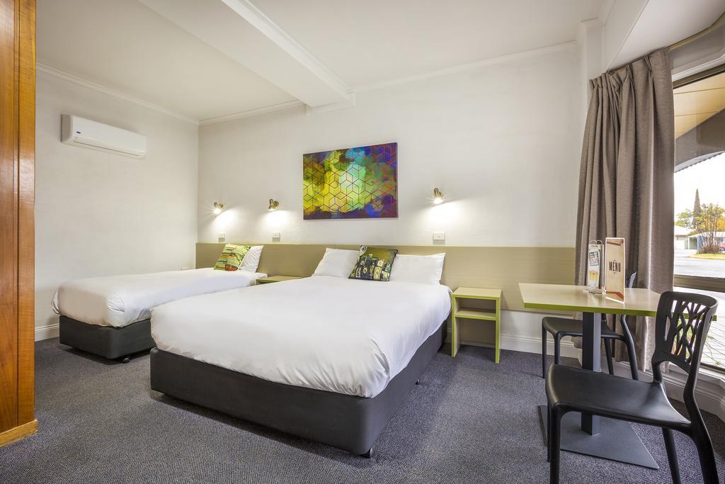 Boomerang Hotel Lavington Екстер'єр фото