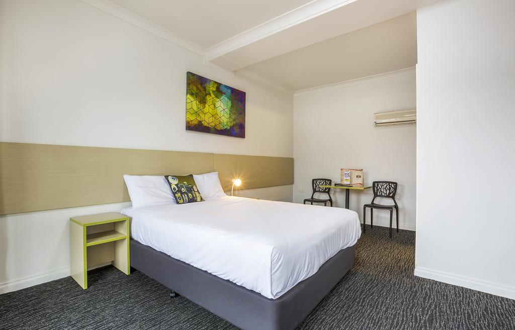 Boomerang Hotel Lavington Екстер'єр фото