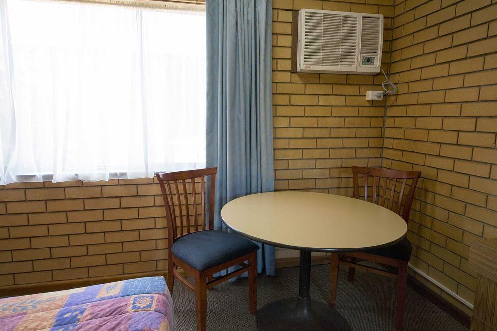Boomerang Hotel Lavington Екстер'єр фото