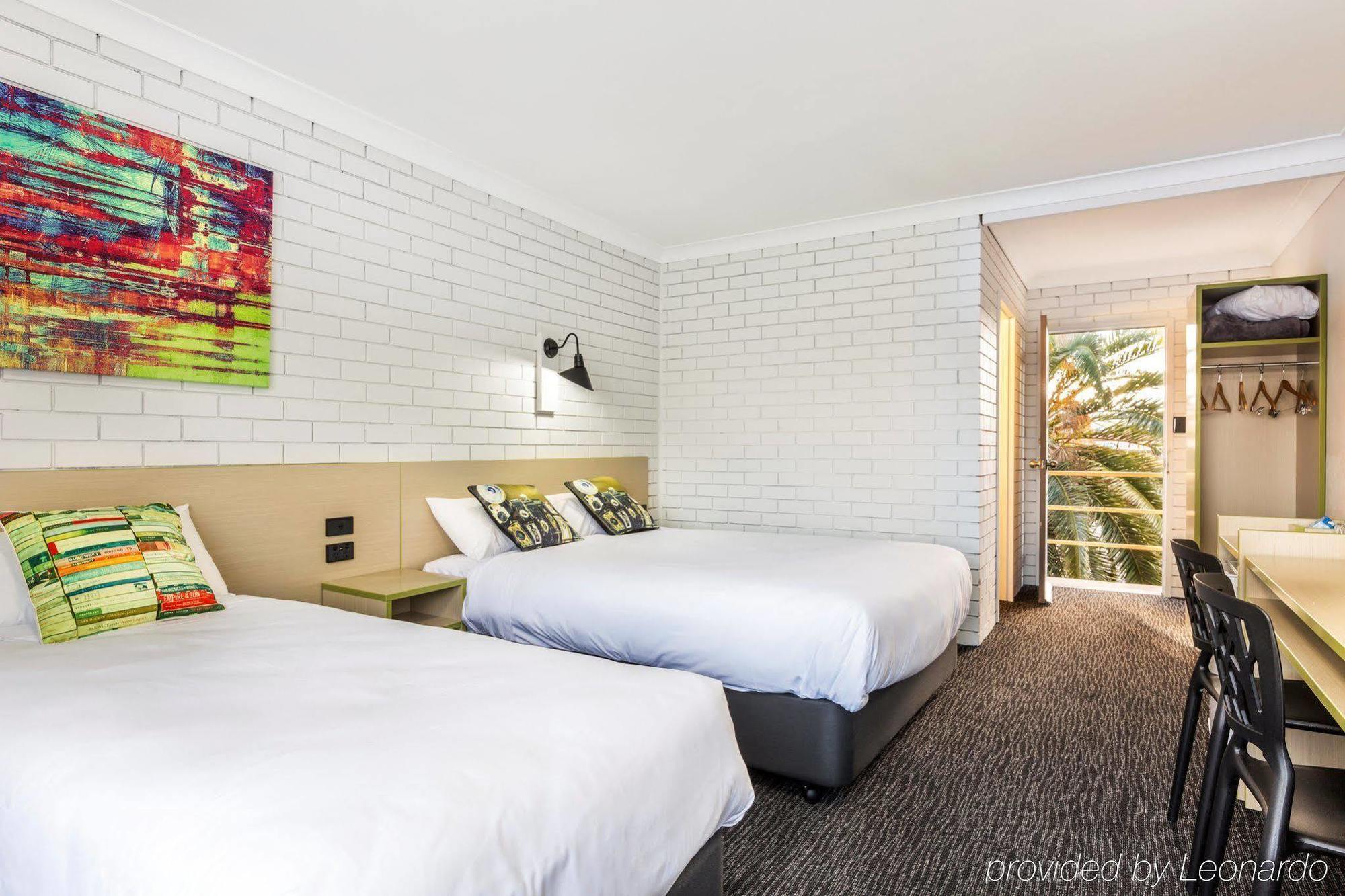 Boomerang Hotel Lavington Екстер'єр фото